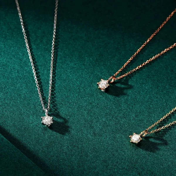 0.20 Carat Diamond Solitaire Necklace in White Gold 0.20 Carat Diamond Solitaire Necklace in White Gold