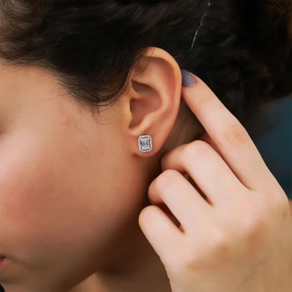 0.30 Carat Baguette Diamond Earrings (2)
