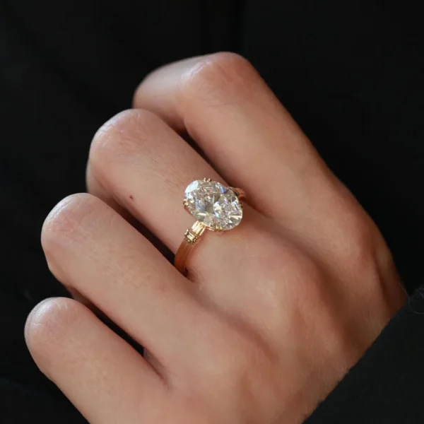 2.00 Carat Oval Cut Vintage Diamond Ring (3)