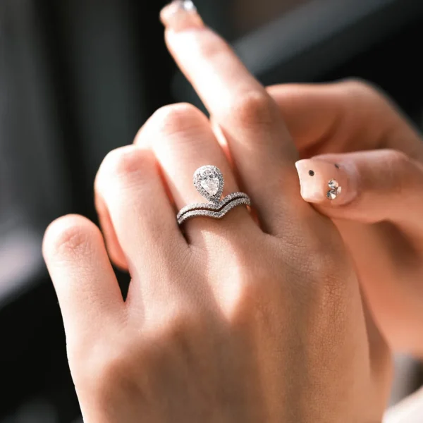 0.80 Carat Pear-Cut Diamond Solitaire Ring0.80 Carat Pear-Cut Diamond Solitaire Ring