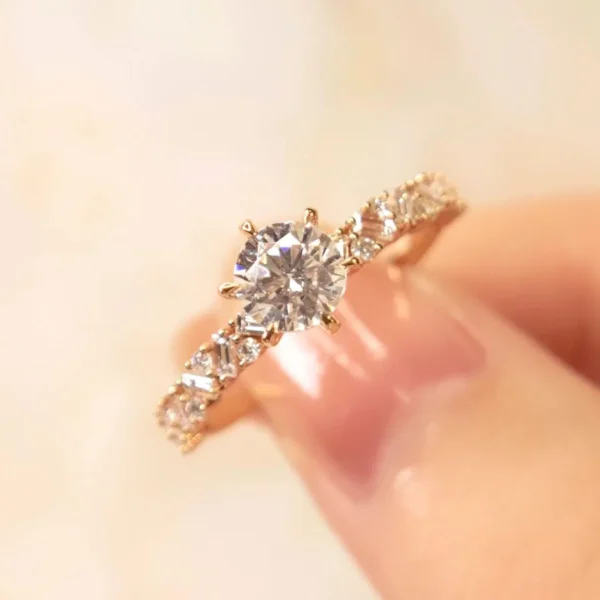 0.90 Carat Round-Cut Diamond Solitaire Ring (4)