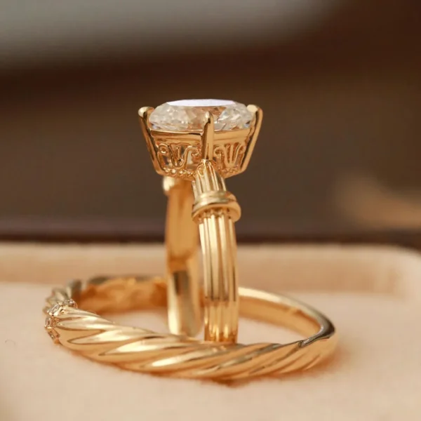 1 Carat Oval-Cut Vintage Diamond Solitaire Ring (3)