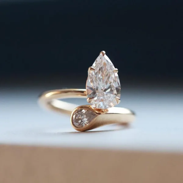 1.15 Carat Pear-Cut Diamond Solitaire Ring (3)